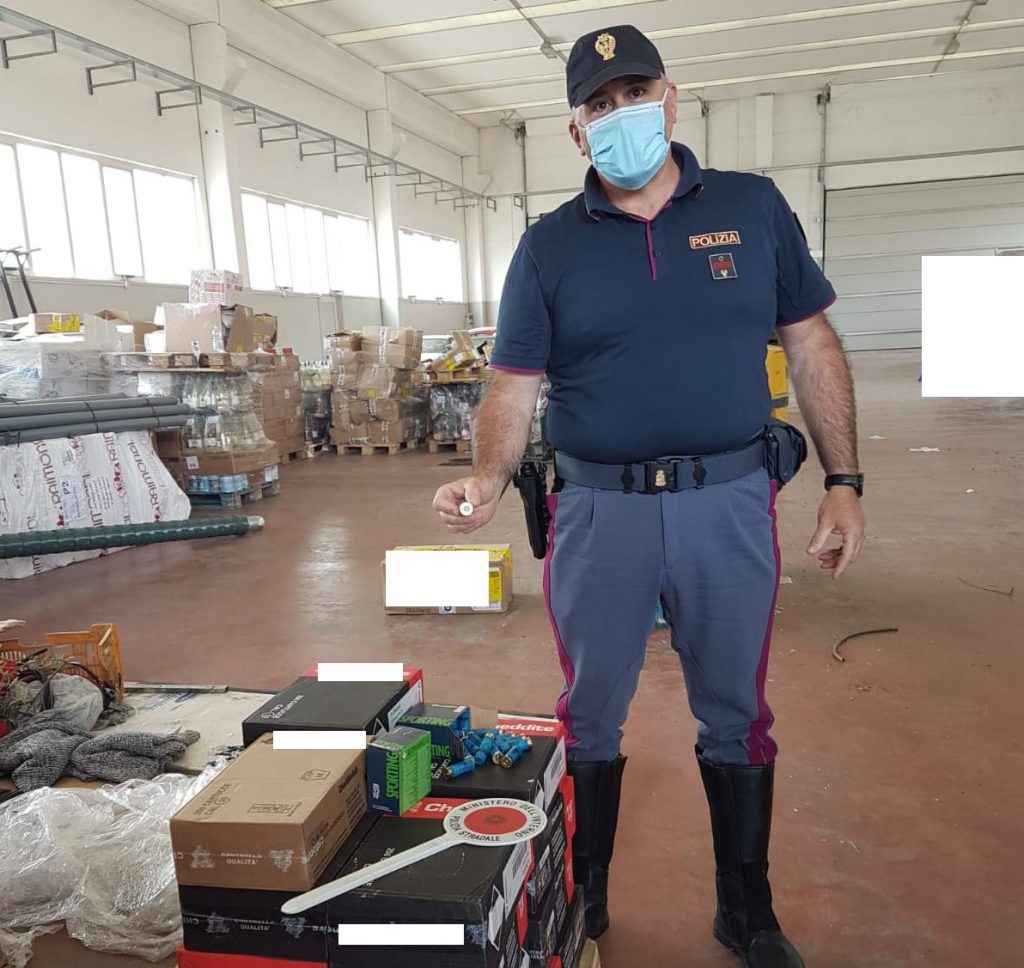 A14, trasporta 5mila munizioni col camion: nei guai un calabrese