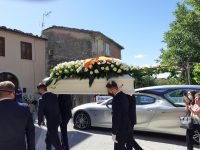 Bojano, lo strazio dell’addio: bandiere a mezz’asta e lacrime per Domenico