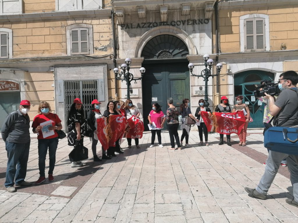 Addetti alle mense, il dramma: senza reddito né sostegni con la paura di perdere il lavoro