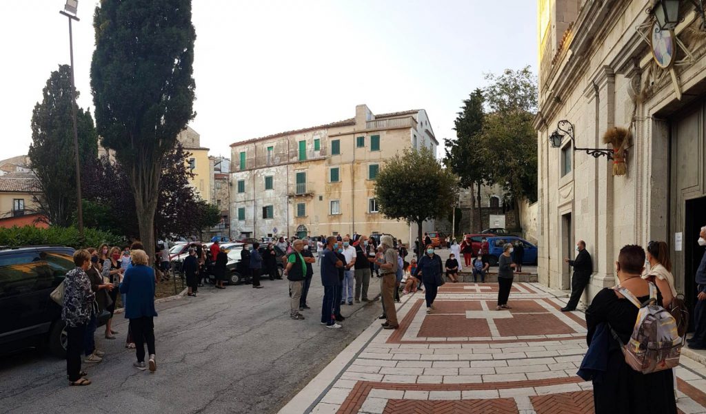 Don Mauro trasferito a Gambatesa, protestano i fedeli di Pietracatella