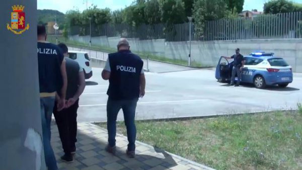 Isernia, liti violente e una convivenza impossibile: giovane in carcere