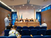 Il M5s tenta la spallata al centrodestra: 2 anni di litigi e fallimenti, è ora di staccare la spina