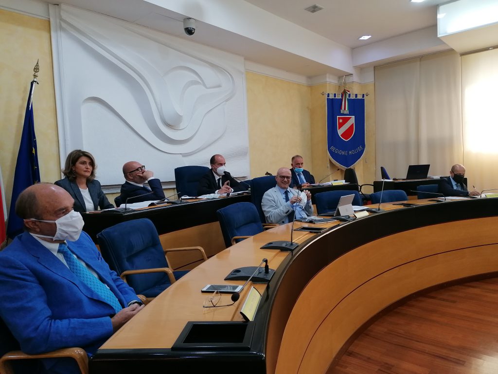 Sfiducia archiviata, Toma sistema le caselle: «I nodi li scioglierò io»