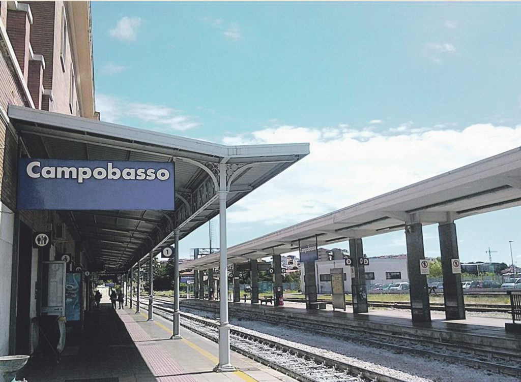 Elettrificazione lumaca e tratte interrotte: «Così perdiamo altri treni…»