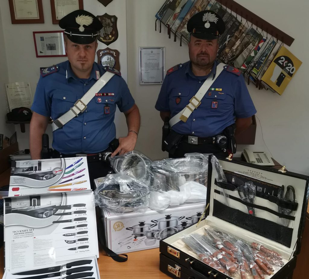 Isernia, in giro nel centro storico per vendere pentole e coltelli rubati: denunciato