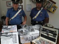 Isernia, in giro nel centro storico per vendere pentole e coltelli rubati: denunciato