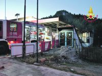 Campobasso, magazzino distrutto dalle fiamme: paura in via Garibaldi