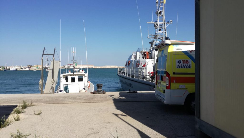Termoli, si sentono male in barca: arriva la motovedetta