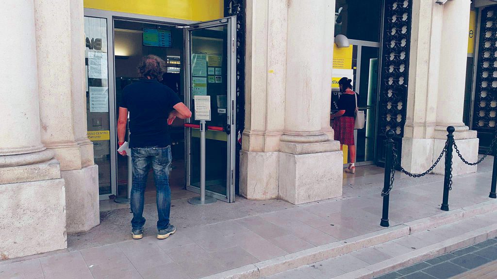 Campobasso, il cluster greco si blocca: negativi i tamponi ai dipendenti delle Poste