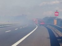 Grosso incendio sull’A14 taglia in due l’Italia