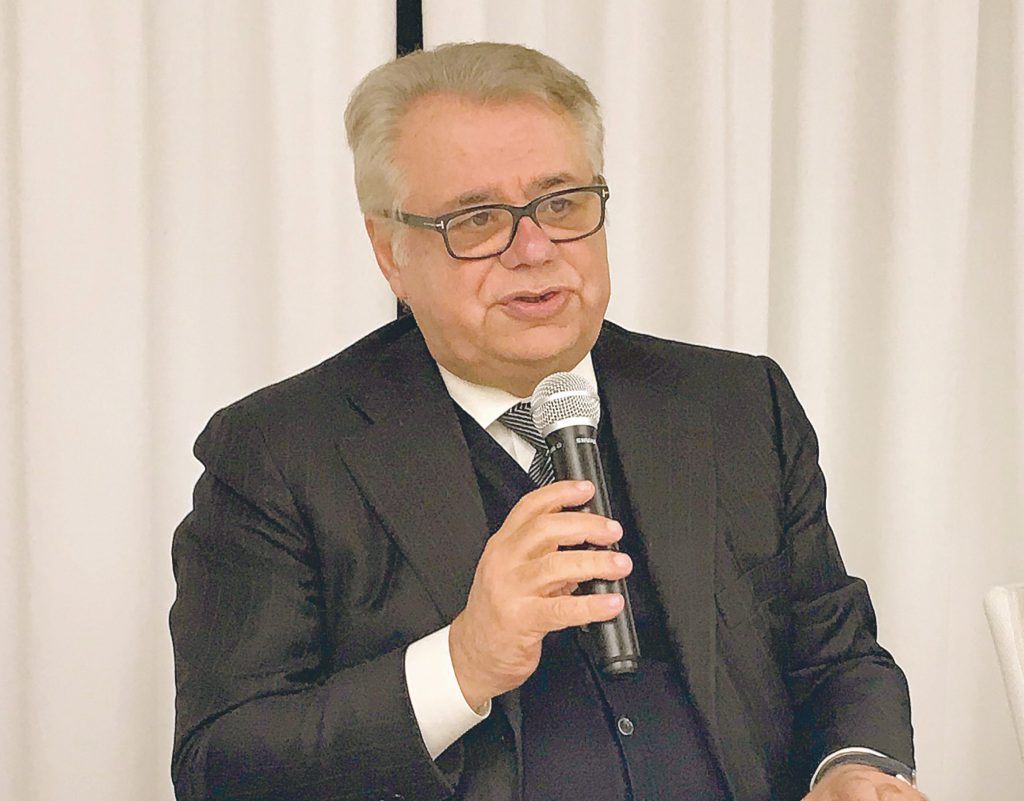 I distinguo dell’ex governatore: in bilico non la democrazia né i posti, ma le riforme