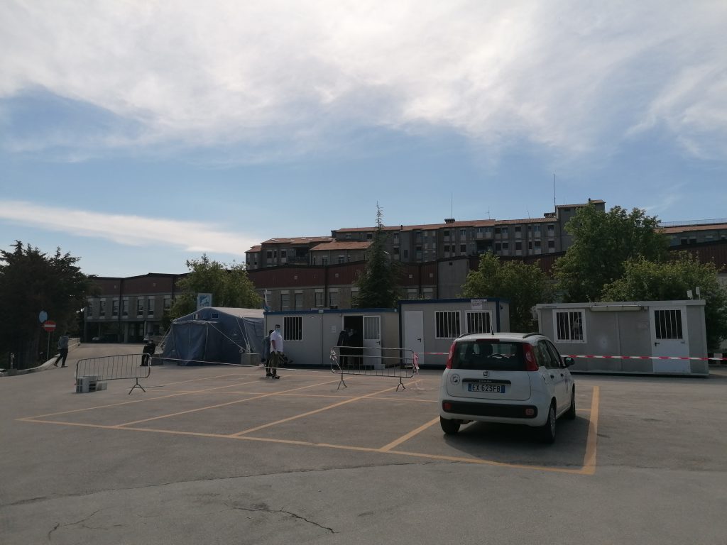 Nei container del Cardarelli test a raffica, così è stato intercettato un positivo