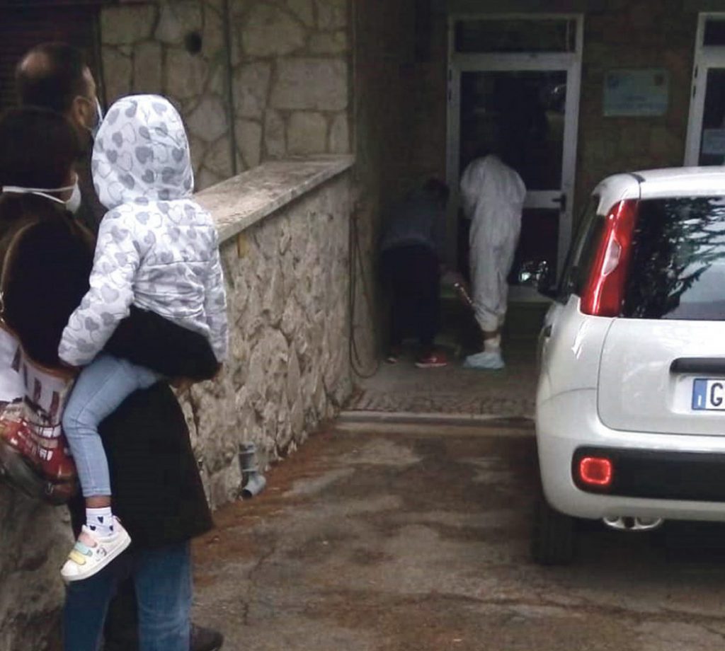 Raffreddore o tosse: decine di tamponi ai più piccoli