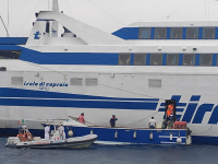 Si ferma in alto mare, soccorsa la Tirrenia