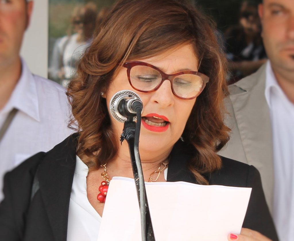 Pozzilli, la sindaca chiude le scuole e annuncia un giro di vite per chi va in giro senza mascherina