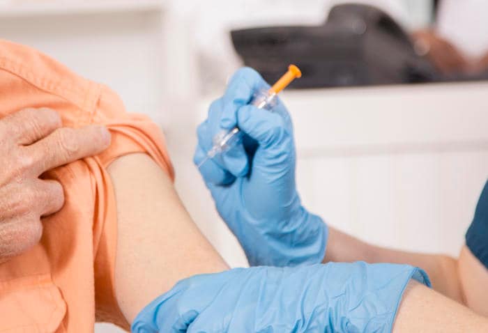 Vaccinazioni agli over 80, partono il 19 febbraio: ok alla mozione sulle Usca