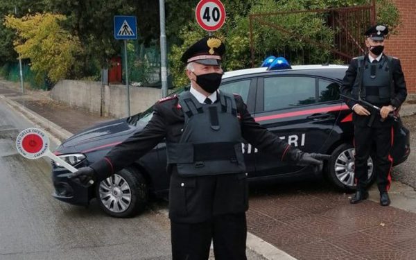 San Salvo, scippano la collanina a una 13enne e la minacciano