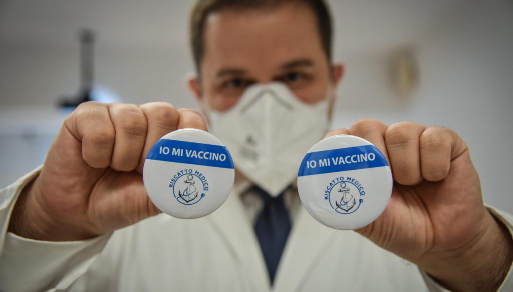 Campagne anticipate e scorte aumentate, le Regioni provano con l’antinfluenzale