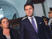 Assembramenti, il Viminale ai prefetti: controlli più serrati