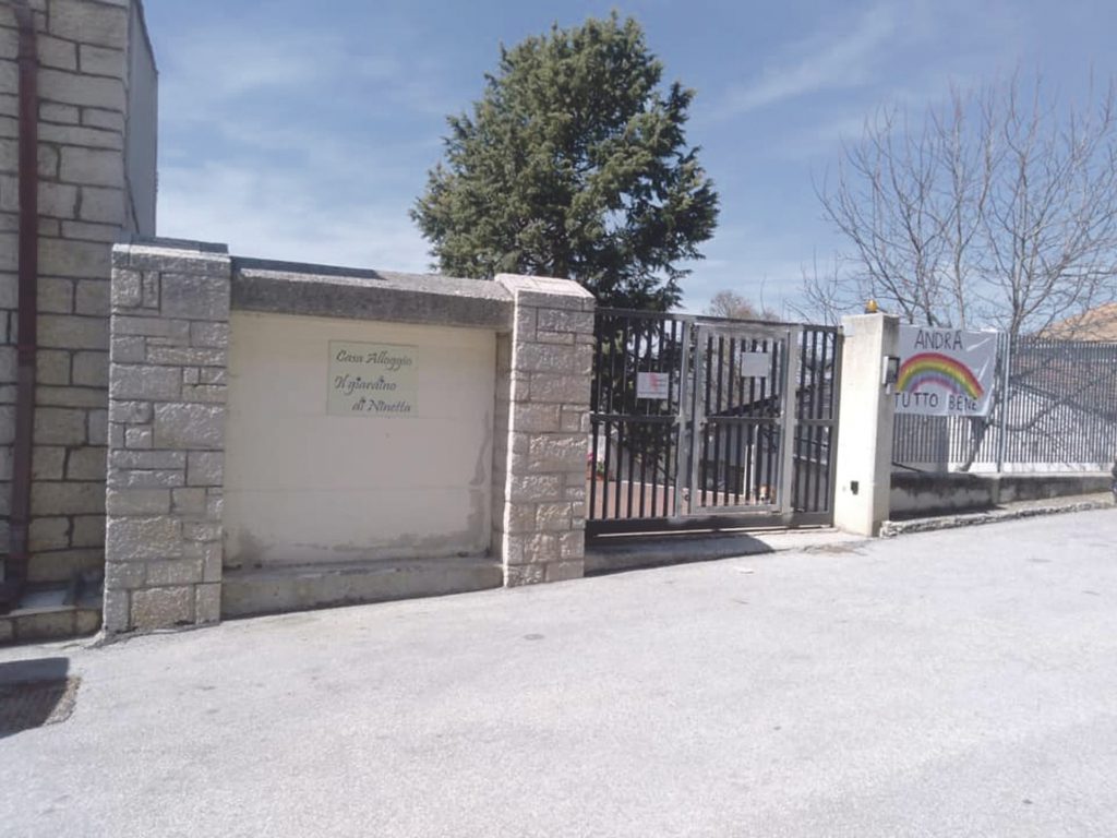 Covid nelle case di riposo, operatori stremati