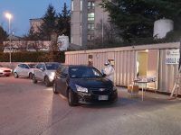 ‘Drive in’ al Veneziale, primi cento tamponi e qualche ‘imbucato’