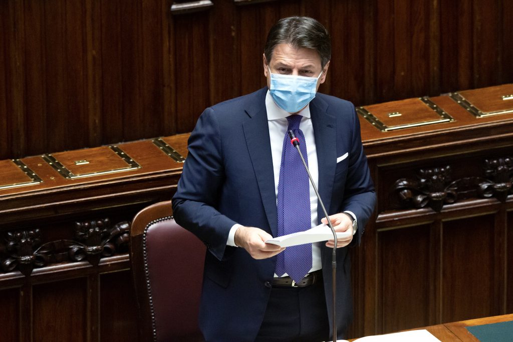 Capienza dei bus al 50% e coprifuoco serale, prende corpo il dpcm