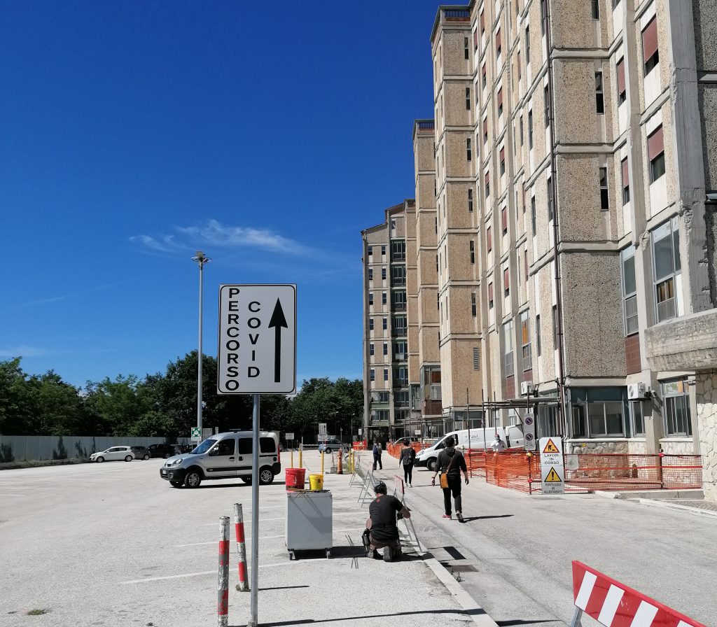 Altro giorno nero: ricoveri al limite e record di contagi