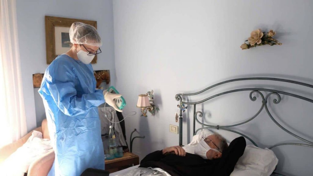 Dimessi e ancora positivi, Asrem cerca personale per assisterli a casa