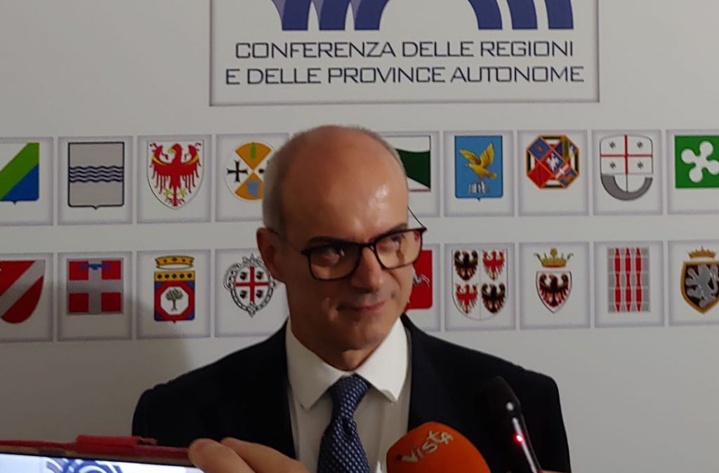 Test e sorveglianza dei positivi, Toma firma l’ordinanza per ‘arruolare’ medici e pediatri