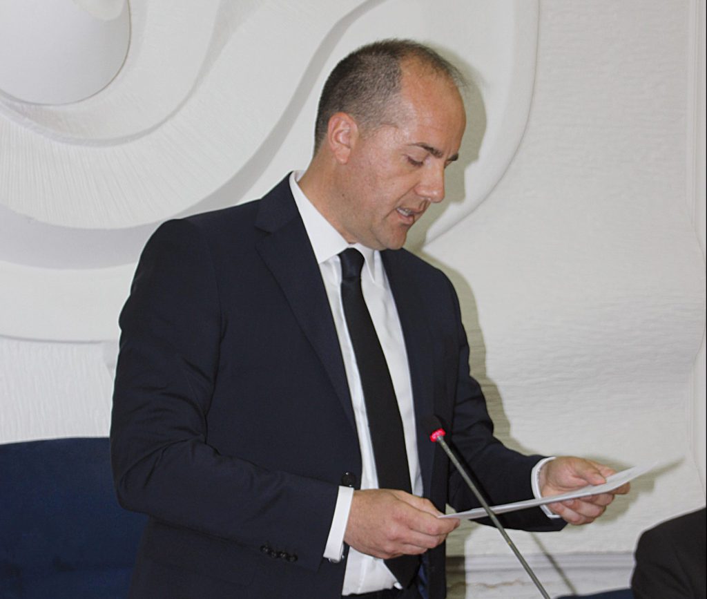 Micone verso la conferma, cambi in vista fra i vice