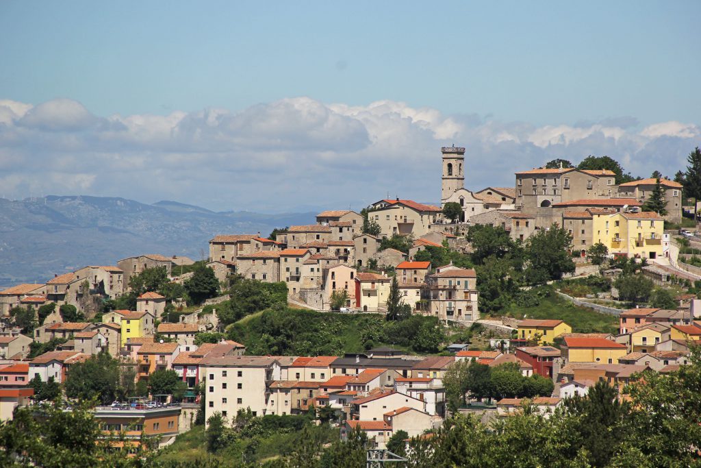 Cercemaggiore, focolaio nell’ex jeanseria: decine di lavoratori positivi al test rapido