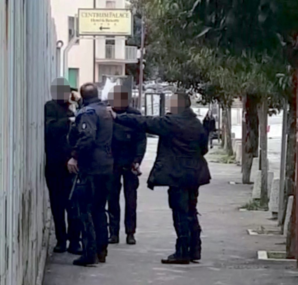 Campobasso, puntò la pistola contro un detenuto in fuga: archiviato anche il procedimento disciplinare