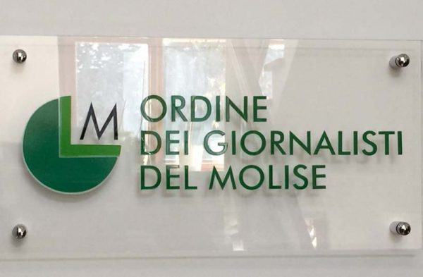 Giornalista e operatore Rai aggrediti in pieno centro, Ordine e Assostampa: ferma condanna e solidarietà