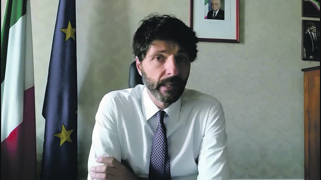 Gravina: «Vaccini e prevenzione ora devono camminare a braccetto»