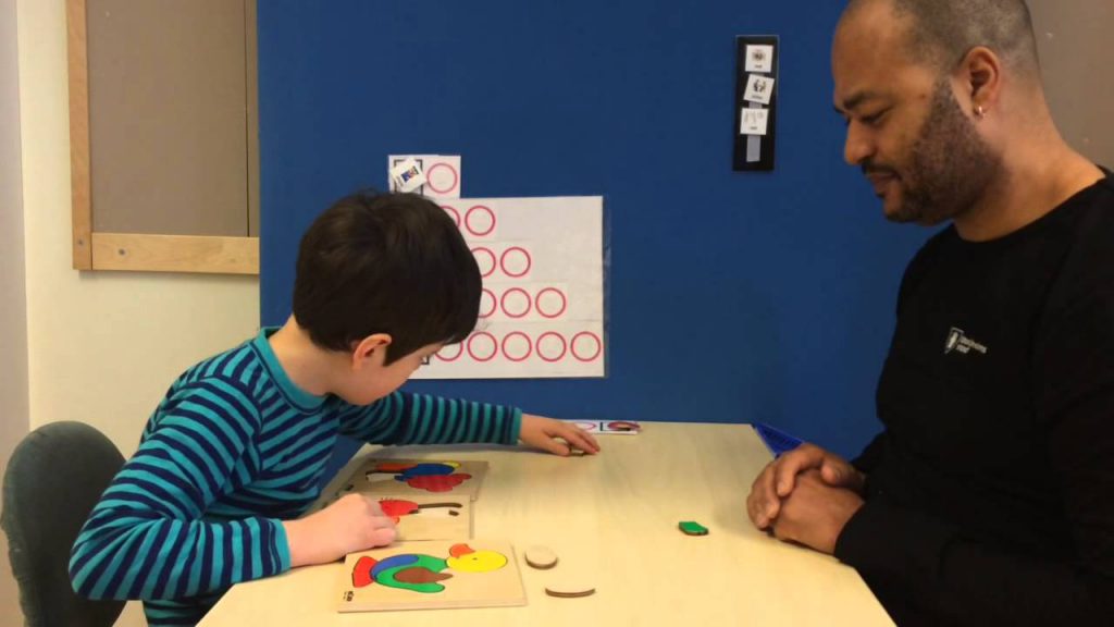 Burocrazia e solo belle parole, l’odissea della terapia Aba