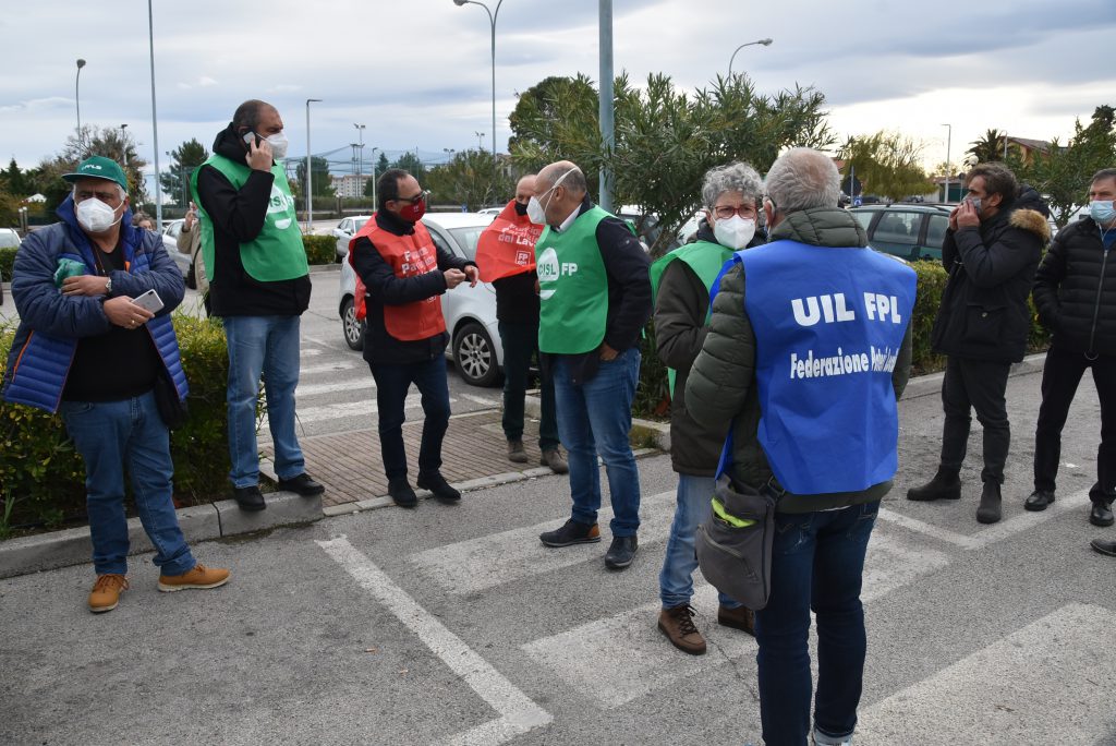 I sindacati a Termoli: «Se vogliono chiudere l’ospedale lo dicessero»