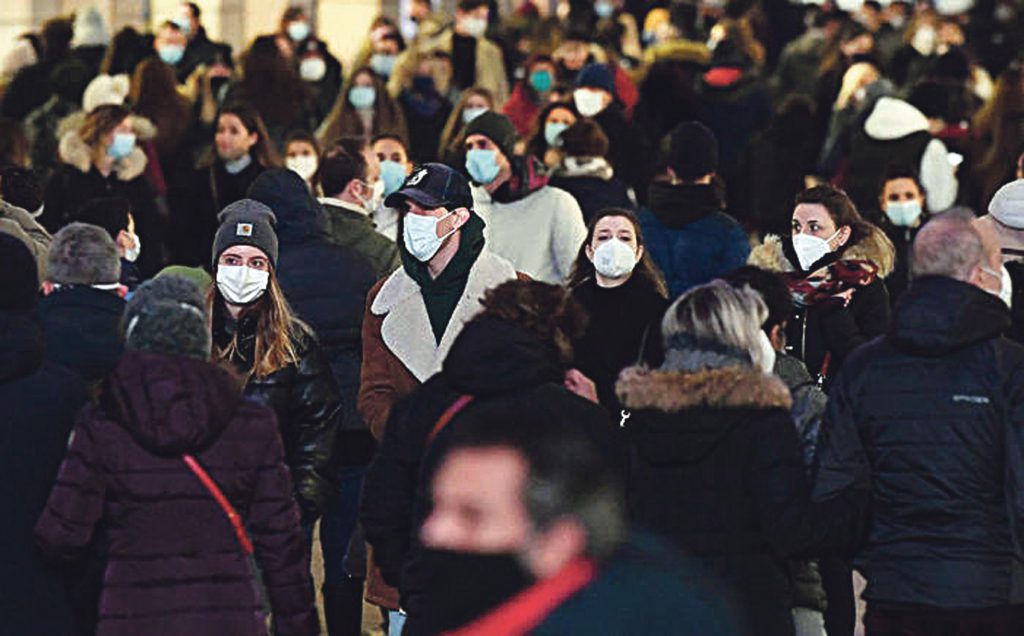 Crowd in Corso Vittorio Emanule the vital center of the city, Milan, Italy, 7 December 2020.Today in Milan is it is a public holiday for the commemoration of Sant Ambrogio, patron saint of the city.The Italian government on 03 December passed a strict package of restrictions aimed at limiting movement during the festive season amid the second wave of Covid-19 infections. The package includes a ban on travelling between regions between 21 December 2020 and 6 January 2021 and a ban on moving outside one's hometown on Christmas Day, St Stephen's Day and New Year's Day. ANSA/DANIEL DAL ZENNARO