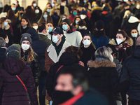 Crowd in Corso Vittorio Emanule the vital center of the city, Milan, Italy, 7 December 2020.Today in Milan is it is a public holiday for the commemoration of Sant Ambrogio, patron saint of the city.The Italian government on 03 December passed a strict package of restrictions aimed at limiting movement during the festive season amid the second wave of Covid-19 infections. The package includes a ban on travelling between regions between 21 December 2020 and 6 January 2021 and a ban on moving outside one's hometown on Christmas Day, St Stephen's Day and New Year's Day. ANSA/DANIEL DAL ZENNARO