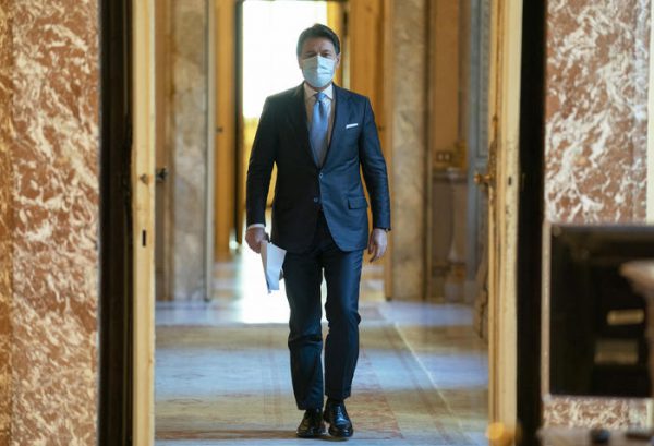 Il presidente del Consiglio, Giuseppe Conte, durante l'incontro con la La delegazione del M5S a Palazzo Chigi, Roma, 14 dicembre 2020. ANSA/FILIPPO ATTILI/US PALAZZO CHIGI +++ NO SALES, EDITORIAL USE ONLY +++