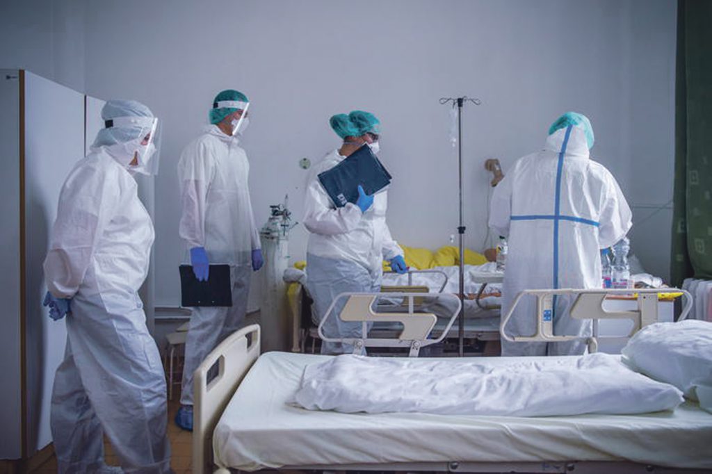 epa08874920 A picture made available on 10 December 2020 shows a doctors wearing protective gear during their visit at the intensive care unit of Szent Janos Hospital treating COVID-19 patients during the pandemic of new coronavirus COVID-19 in Budapest, Hungary, 09 December 2020. EPA/Zoltan Balogh HUNGARY OUT