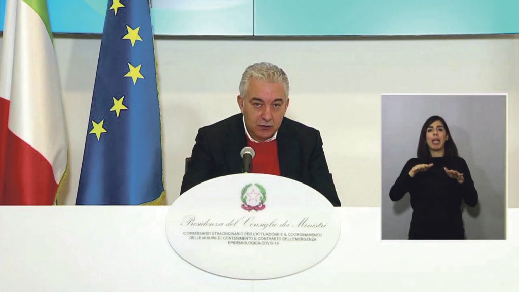 Servono 3mila medici e 12mila infermieri per il vaccino: il bando