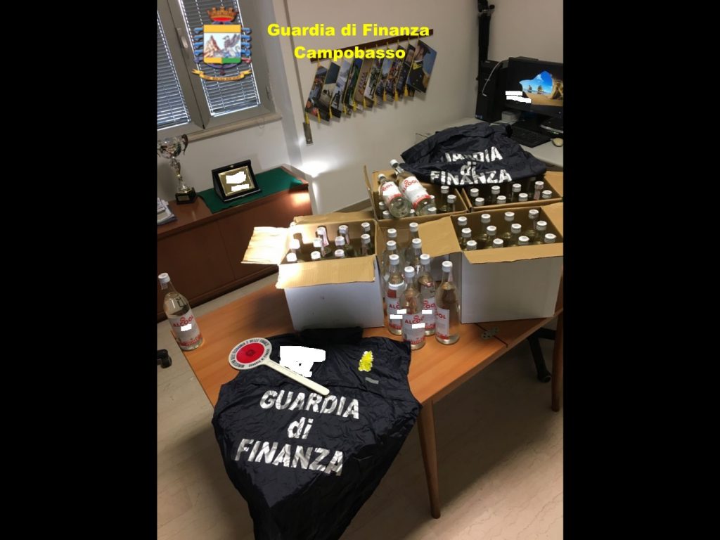 Termoli, sequestrate bottiglie di alcol contraffatto