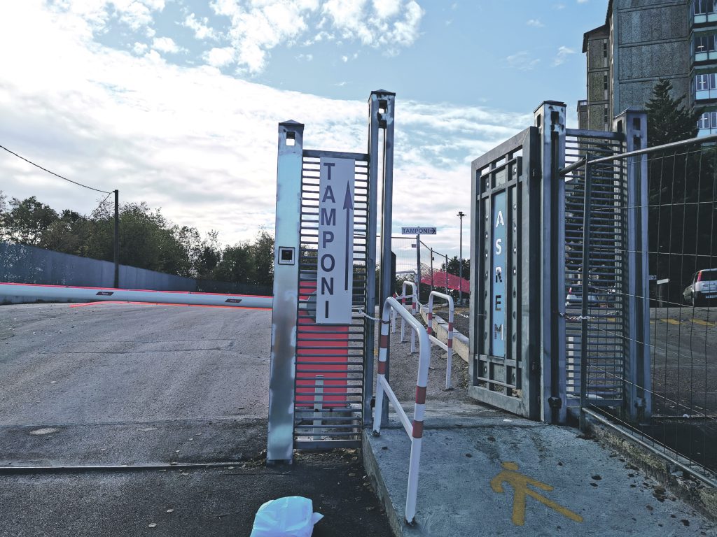 Si allarga il cluster: altri 4 sanitari contagiati, i pazienti positivi restano ‘in carico’ a medicina