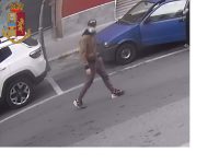 Termoli, «dammi i soldi o ti uccido»: in manette rapinatore 23enne