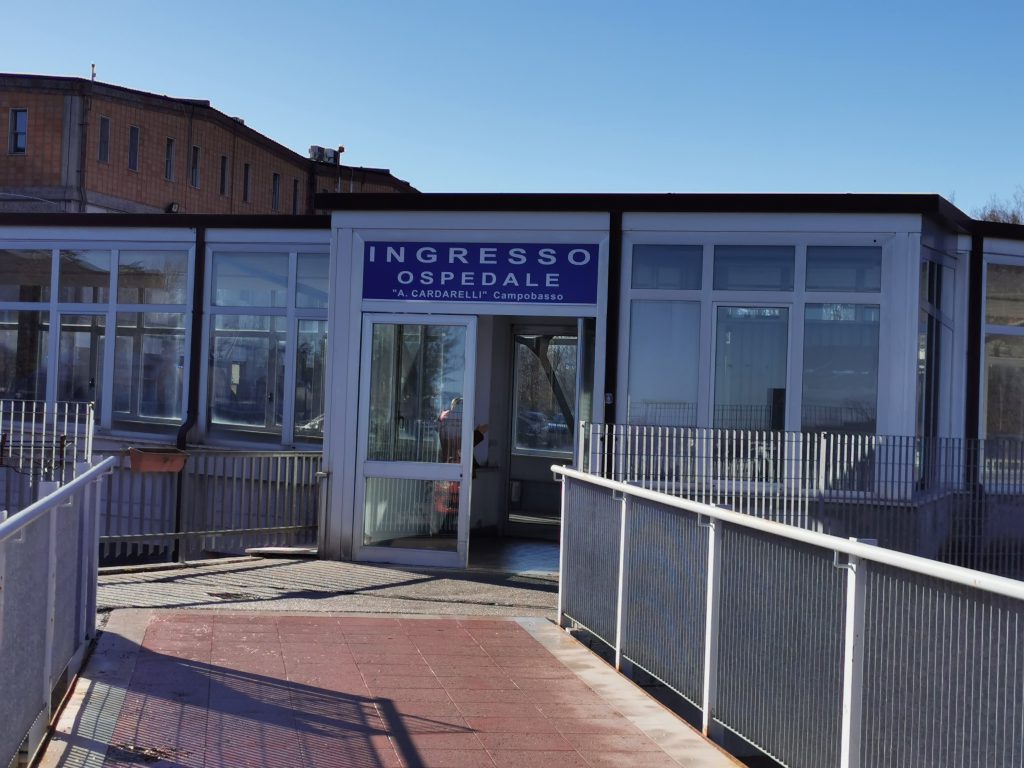 Cardarelli al limite e il Covid continua a mietere vittime