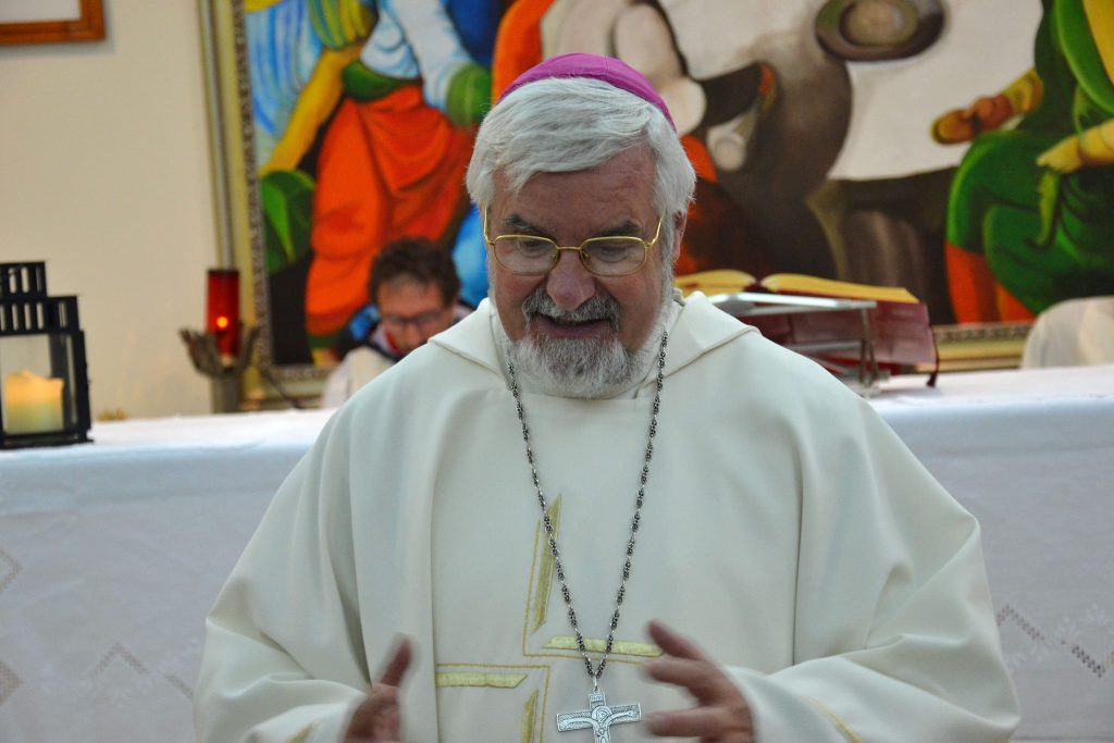 Renzi, pollice verso del vescovo: «Sono deluso dalle sue scelte»