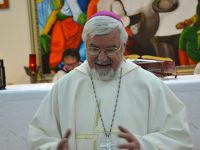 Renzi, pollice verso del vescovo: «Sono deluso dalle sue scelte»