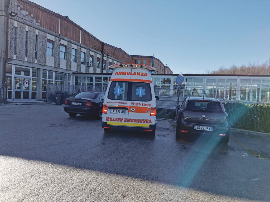 Tasso di positività fisso al 10,7%, altri 84 nuovi casi