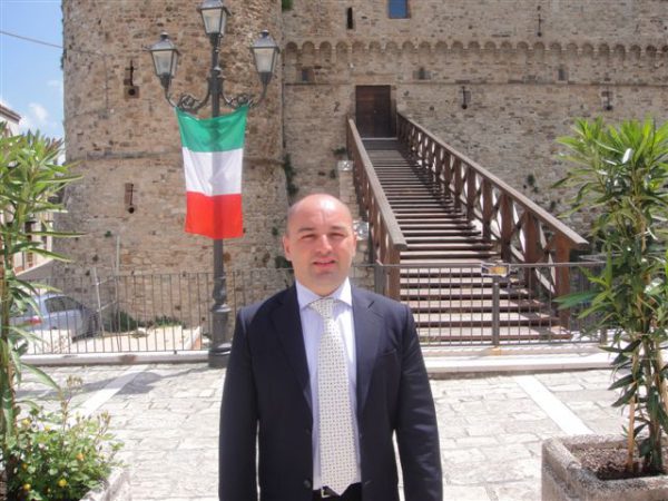 Focolaio nel paese della ‘street art’, nuova stretta del sindaco Manuele