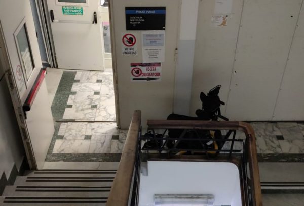 Caracciolo di Agnone, ascensore ancora guasto: gli utenti fuggono dai privati
